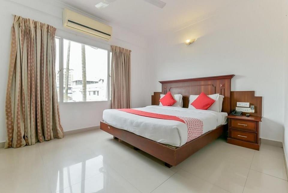 Centre Point Hotell Kochi Exteriör bild