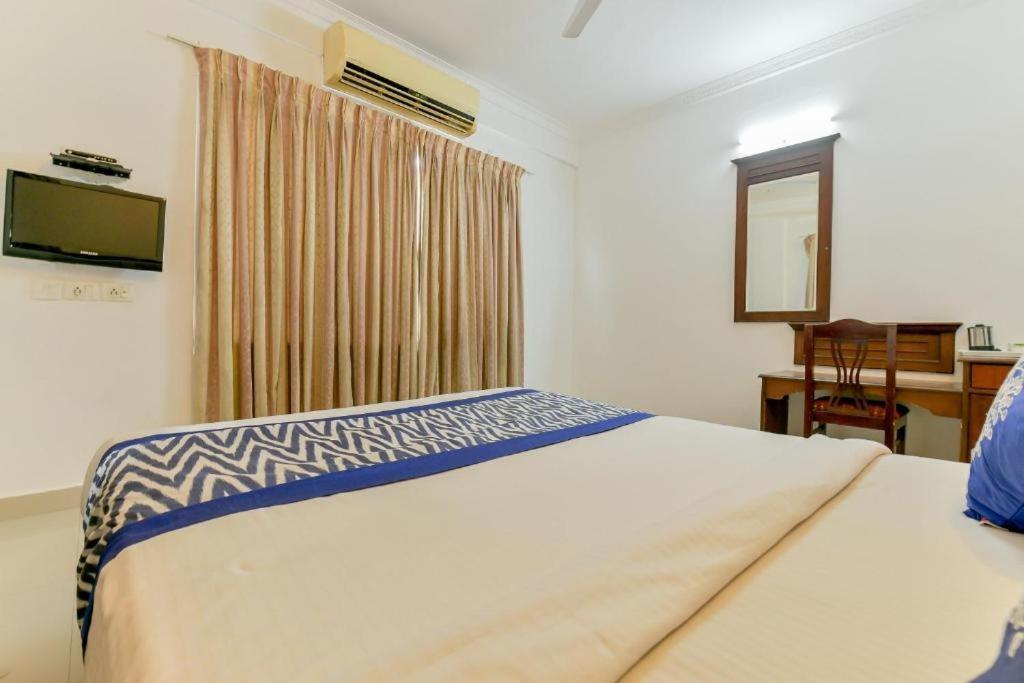 Centre Point Hotell Kochi Exteriör bild